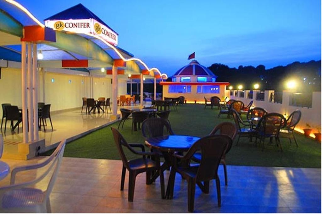 Treebo Trend Gk Conifer Hotel Dharamshala Exterior photo