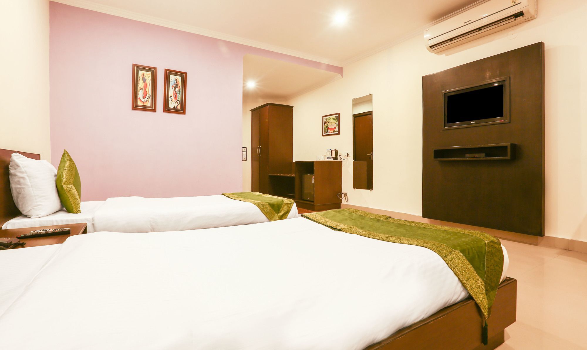Treebo Trend Gk Conifer Hotel Dharamshala Exterior photo