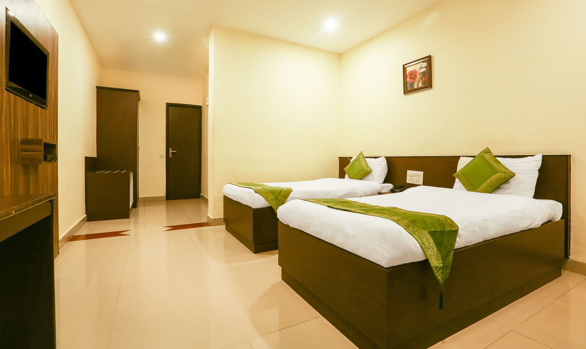 Treebo Trend Gk Conifer Hotel Dharamshala Exterior photo